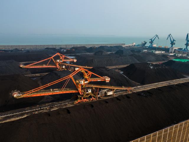 煤的价格是如何变化的？这种变化对市场供需有何影响？