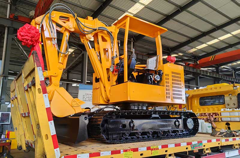 山东东达电有限责任公司生产的履带式挖掘机发货